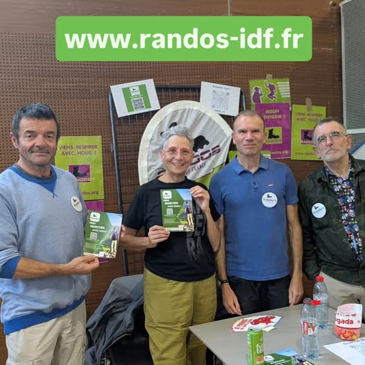 la rando c'est joyeux avec les copains !