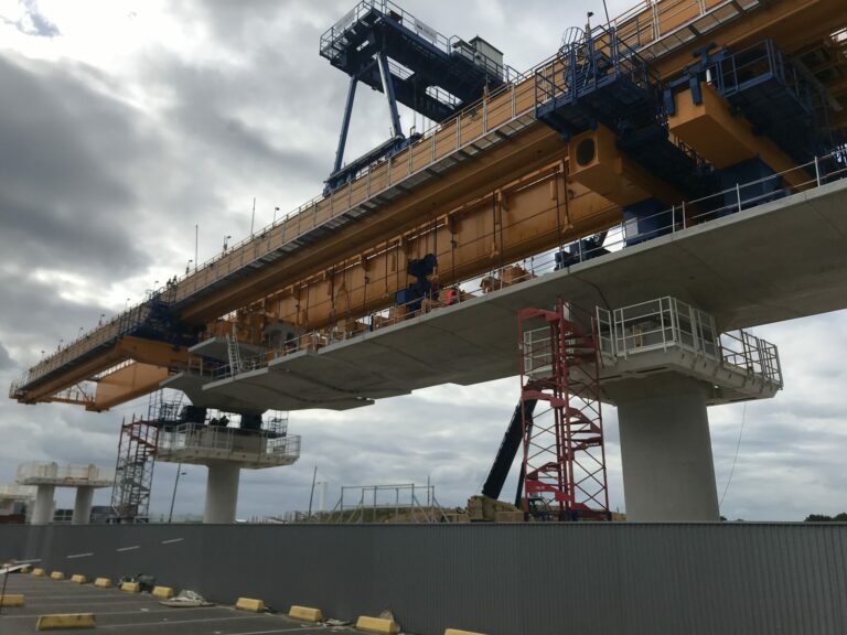 Construction du viaduc ligne 18
