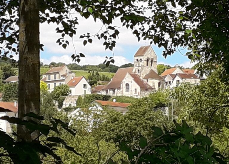 le village de Crouttes dans l'Aisne